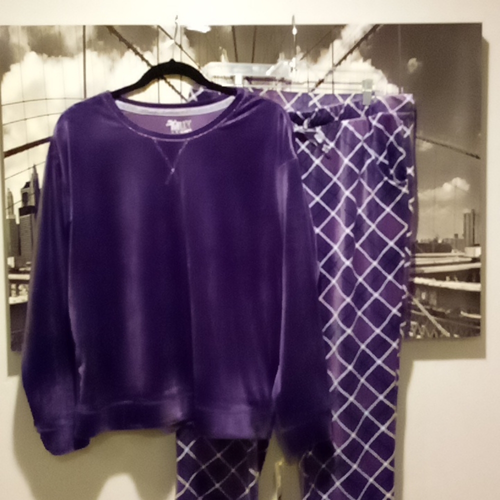 NWT! Muk Luks Women's Large Velour Pajama Set